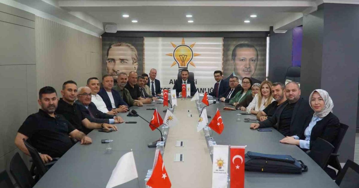 duzcede ak partili belediye meclis uyeleri toplandi eupxz1Aj.jpg