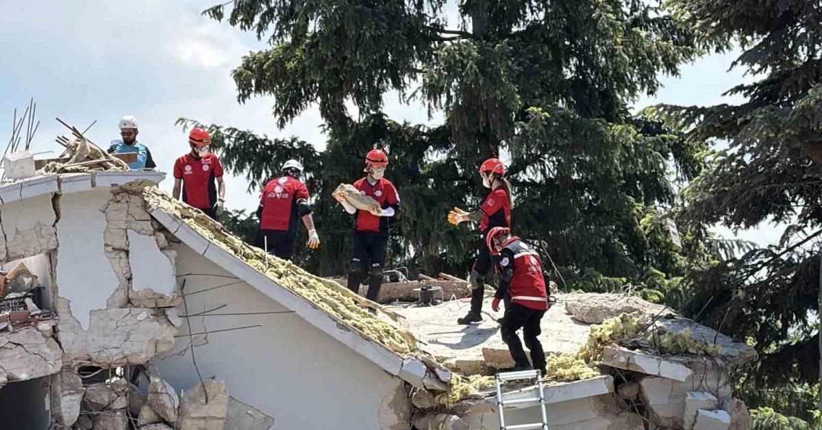 duzcede deprem tatbikati gerceklestirildi HrYgYewj.jpg