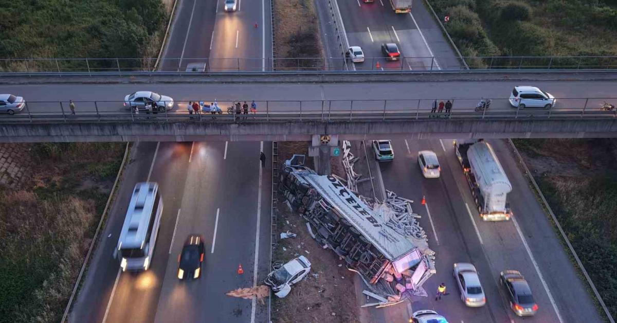 duzcede feci trafik kazasi 6 yarali var aUgjReTD.jpg