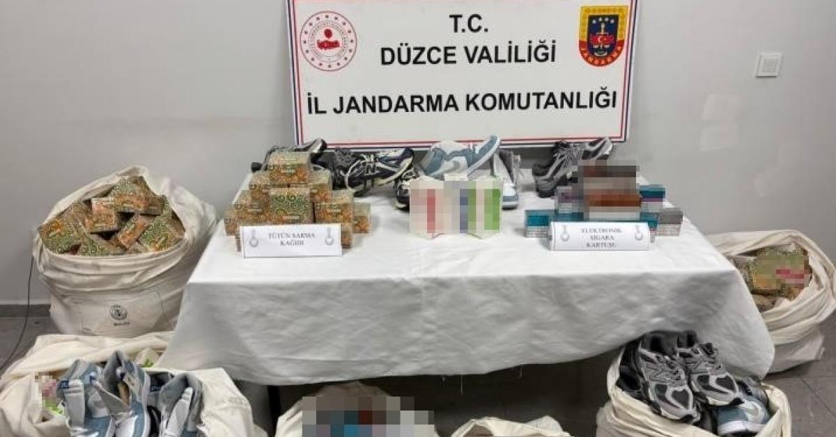 duzcede kacakcilik operasyonu yuzlerce paket ele gecirildi 3PZrzlCY.jpg