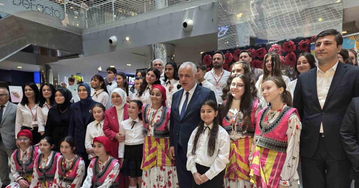 duzcede ogrencilerin yetenekleri sergilendi S3e7xG8x.jpg