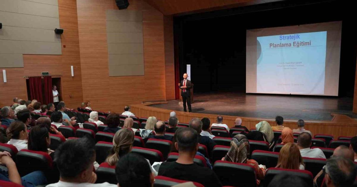 duzcede stratejik planlama semineri gerceklestirildi 1nuSlyfi.jpg
