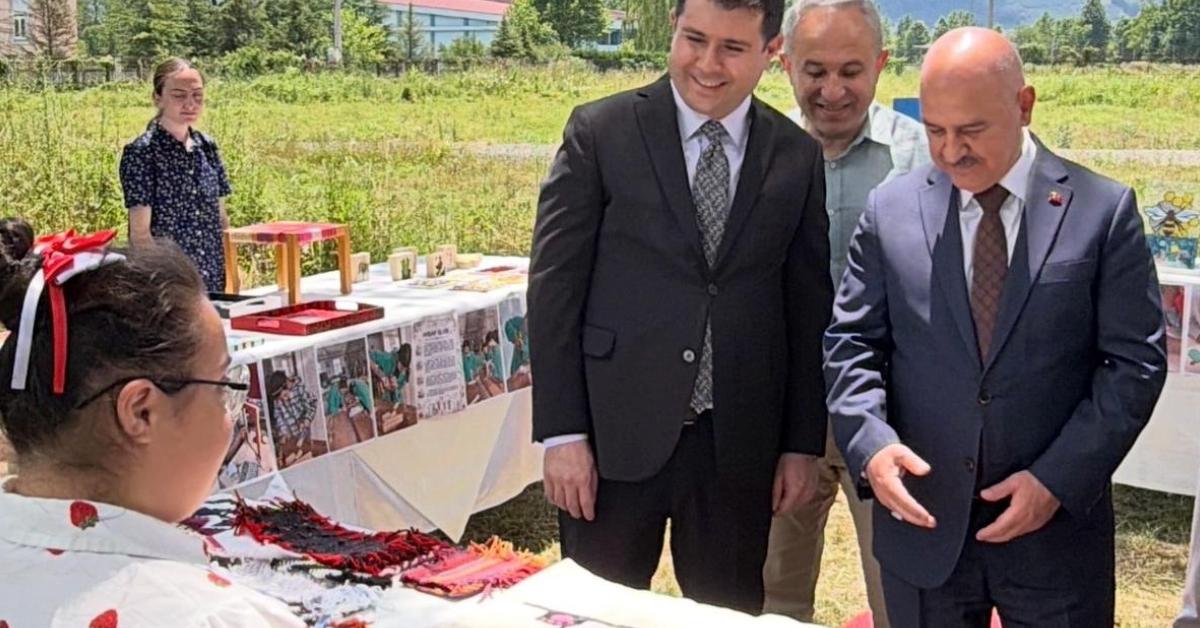 duze golyakada ozel egitim ogrencilerinin yil sonu sergisi yogun ilgi gordu YOa4Cg5S.jpg