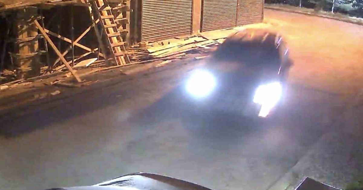 eskisehirde kontrolden cikan otomobil park halindeki araclara carpti p8Xu9MBu.jpg