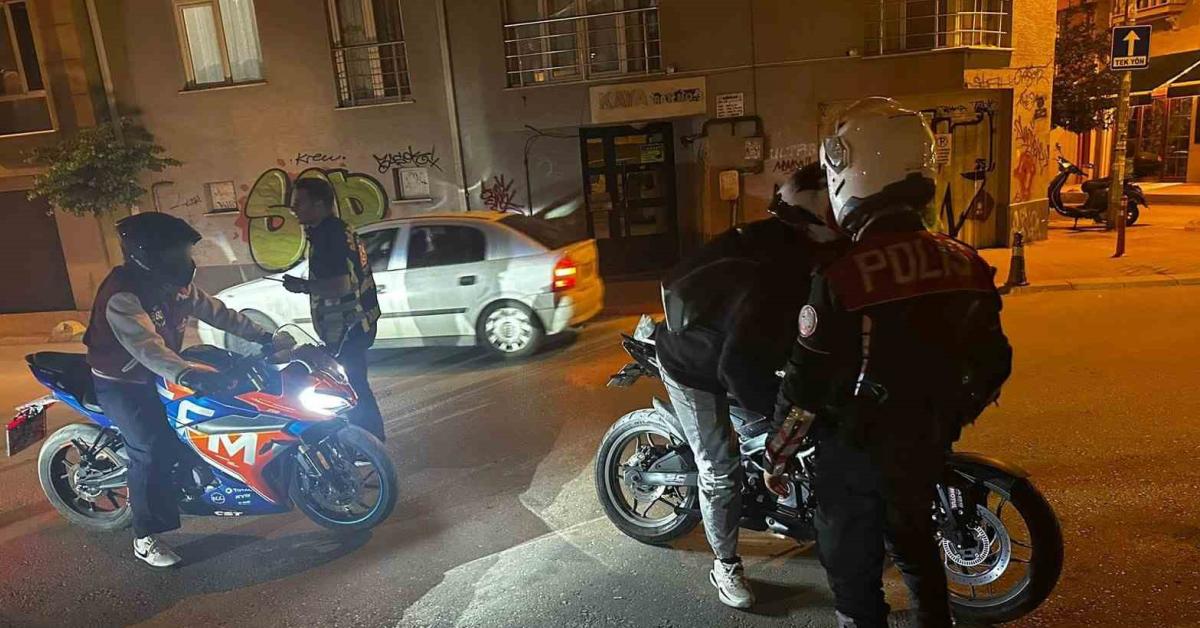 eskisehirde trafik denetimi rahatsizlik veren suruculere ceza yagdi 5MgSdWJX.jpg