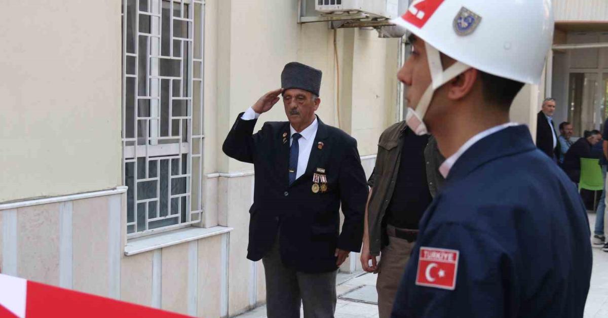 eskisehirin son kore gazisi sefer durukan son yolculuguna ugurlandi cUytcAsh.jpg
