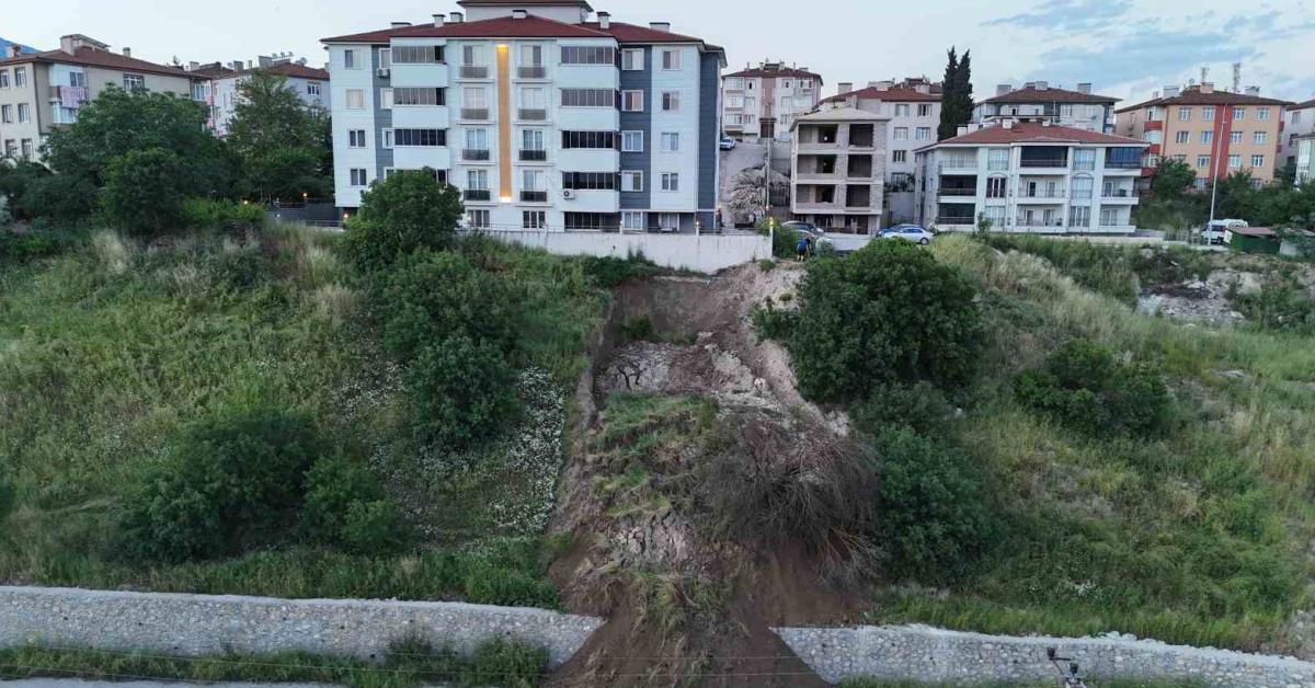 karabukte yagislarin ardindan toprak kaymasi meydana geldi vv6Nz2um.jpg