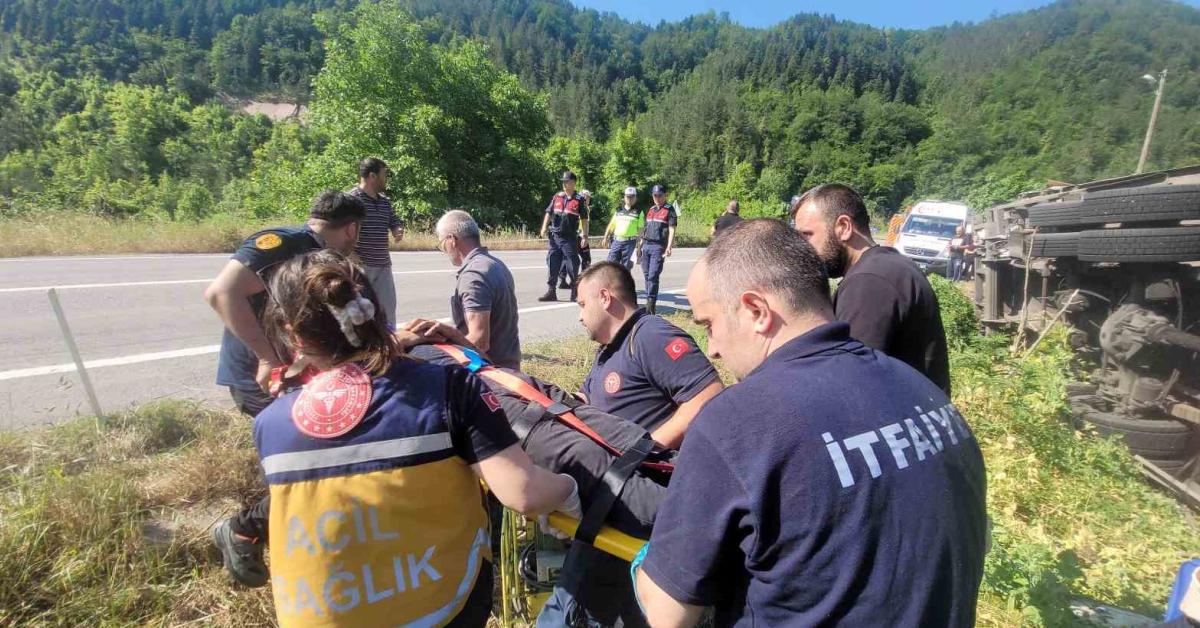 kastamonu ineboluda freni bosalan kamyon devrildi zvk8sVcI.jpg
