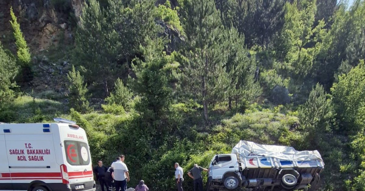 kastamonu kurede sok edici trafik kazasi kamyon devrildi iki yarali var iktIFmDW.jpg