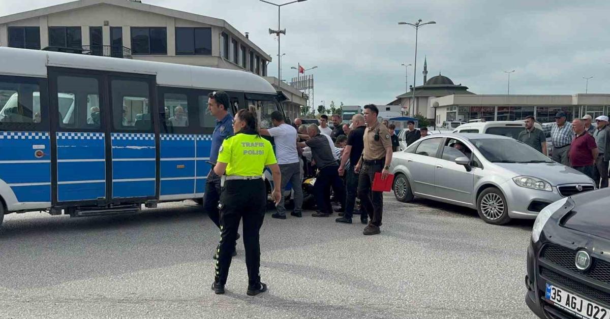 zonguldak alaplida minibus ile motosiklet carpisti XWLw3JOp.jpg
