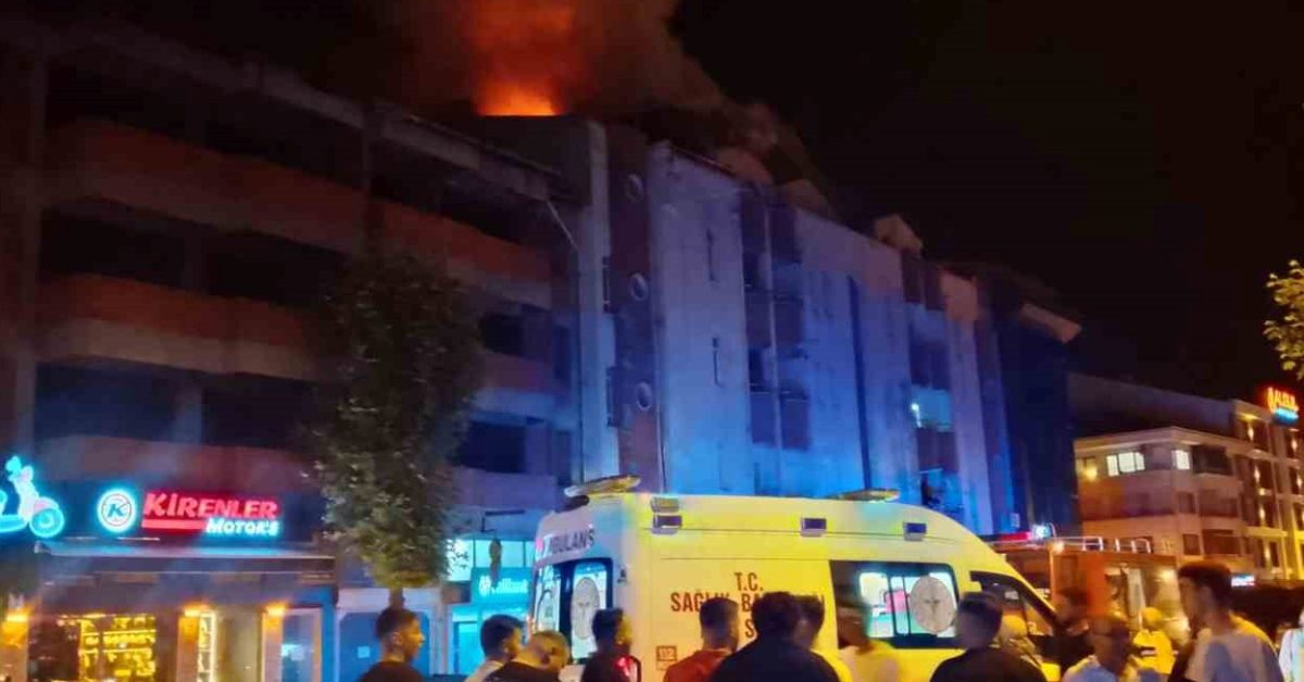 zonguldak caycumada korkutan cati yangini KL7Mc9Ow.jpg