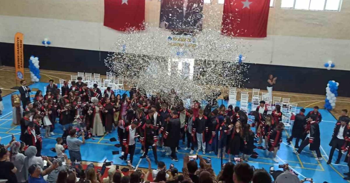 zonguldak devrekte mezuniyet coskusu 1kFaKfQh.jpg