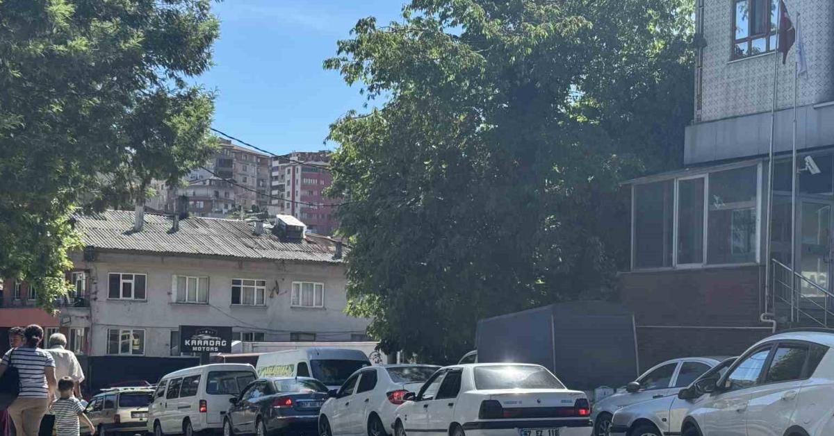 zonguldakta trafik kaosu suruculer isyan ediyor pnvpiEc3.jpg