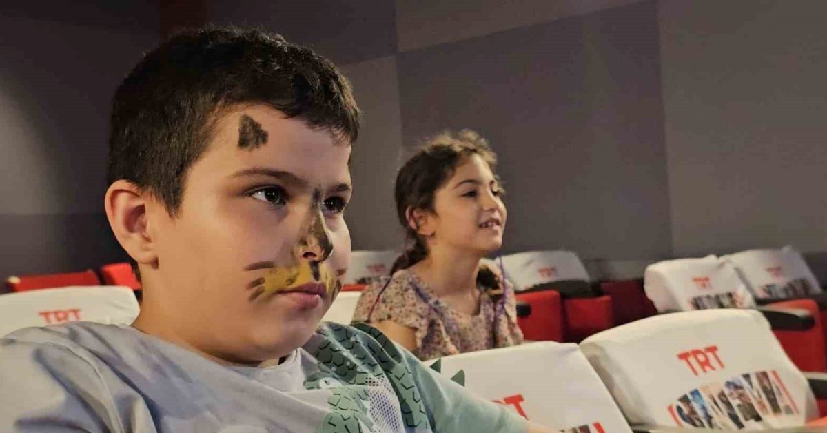 zonguldakta trt sinema tiri cocuklara eglence dolu anlar sunuyor A2BG4FOS.jpg