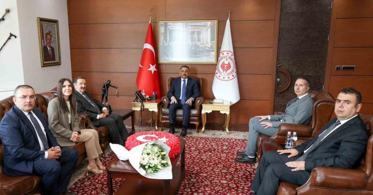 zonguldakta vali hacibektasoglu cevre haftasi heyetini agirladi vThjl2PB.jpg