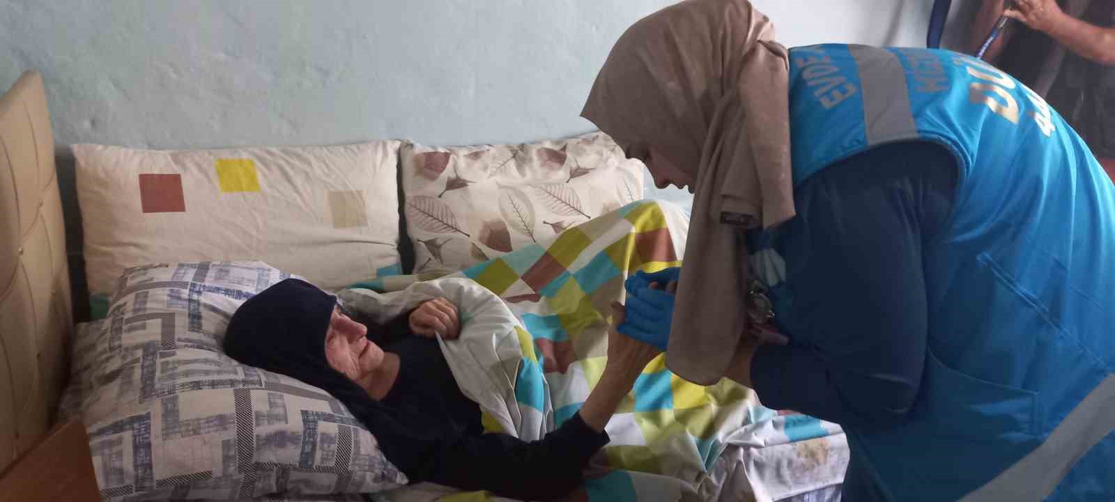 Düzce'de Evde Sağlık Ekipleri 6 Ayda Binlerce Hastaya Ulaştı