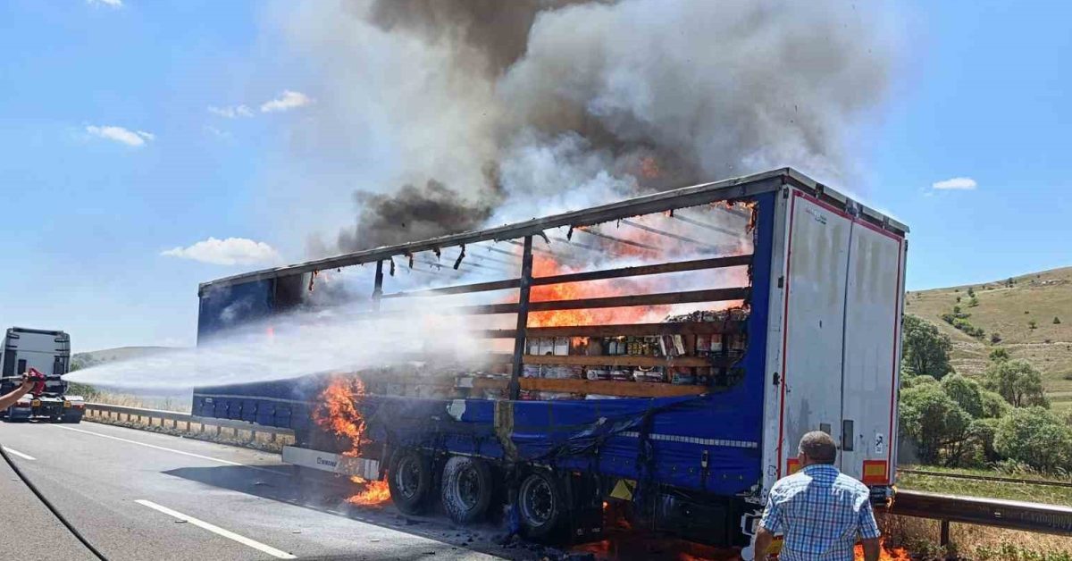 cankiri cerkeste seyir halindeki tir alev alev yandi r1Bl6vxZ.jpg