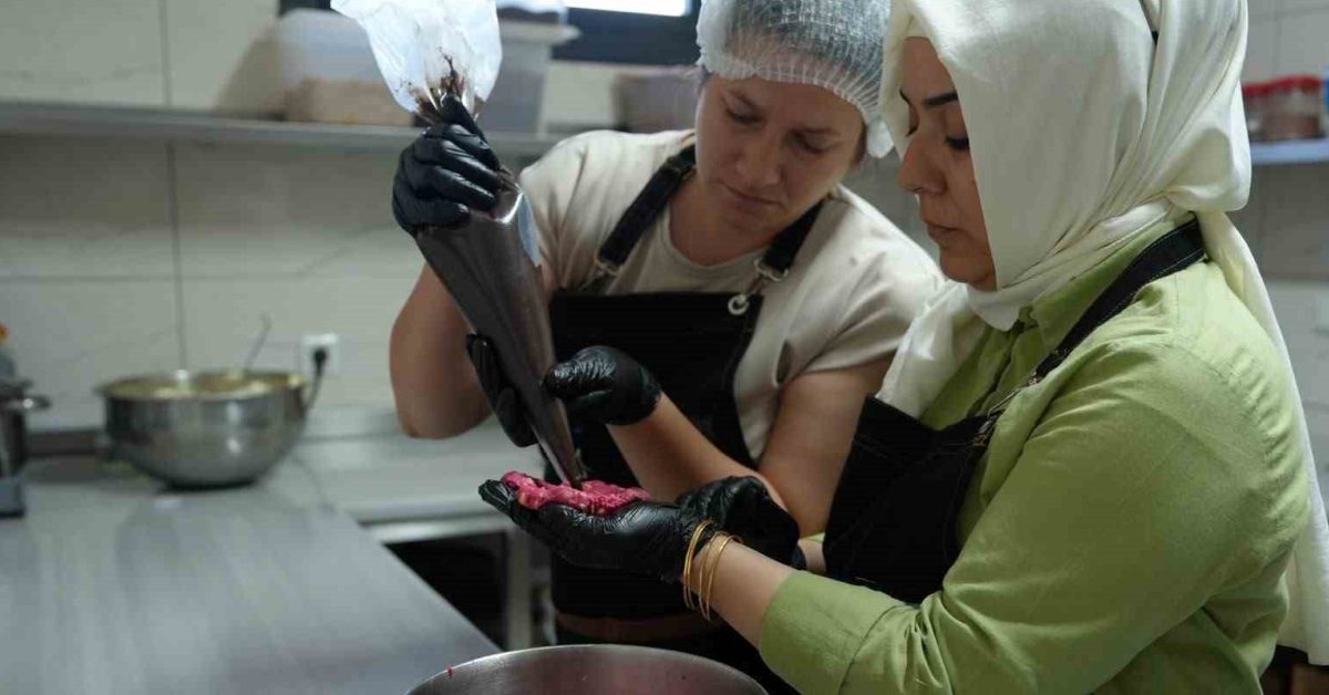 duzcede kadinlar mutfakta yeteneklerini sergiliyor pJUD8Etu.jpg