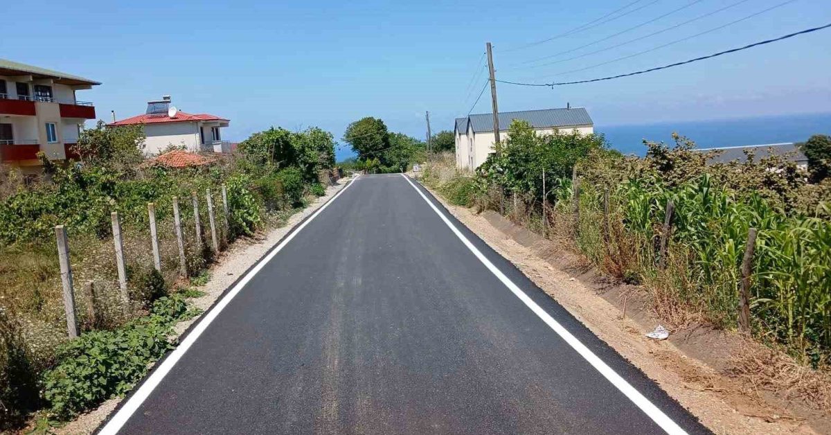 duzcede yol cizgi calismalariyla guvenli ulasim artiyor UxayWpBM.jpg