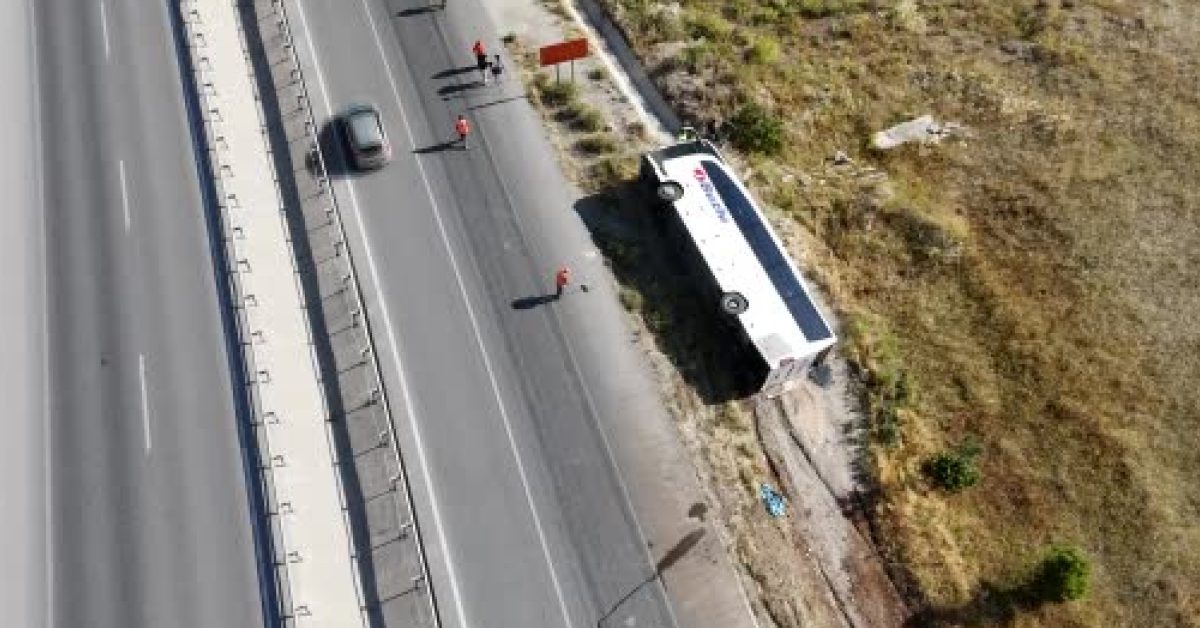 eskisehirde dehset anlari yolcu otobusu devrildi 24 yarali lSz462Fg.jpg