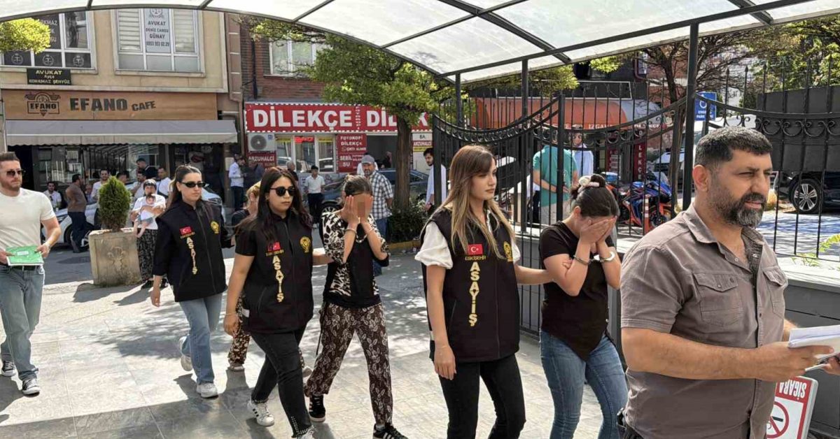 eskisehirde hirsizlik girisimi 3 kadin sucustu yakalandi VfzAEhgk.jpg