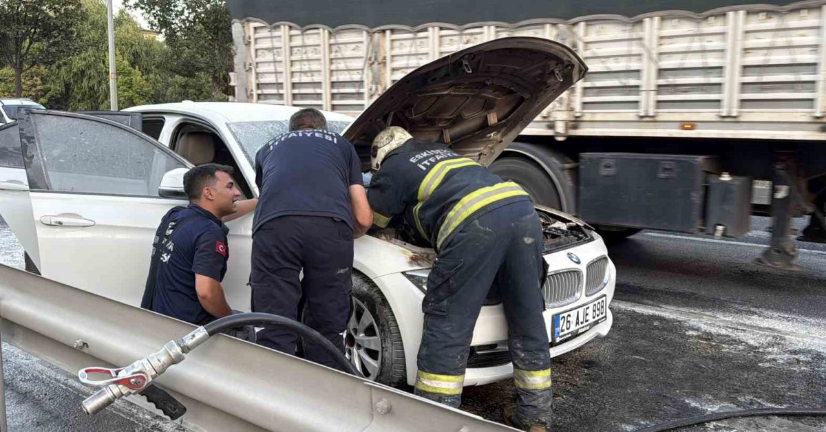eskisehirde servisten cikan arac alev aldi sansli surucu hayatta kaldi 8XcH1t5h.jpg
