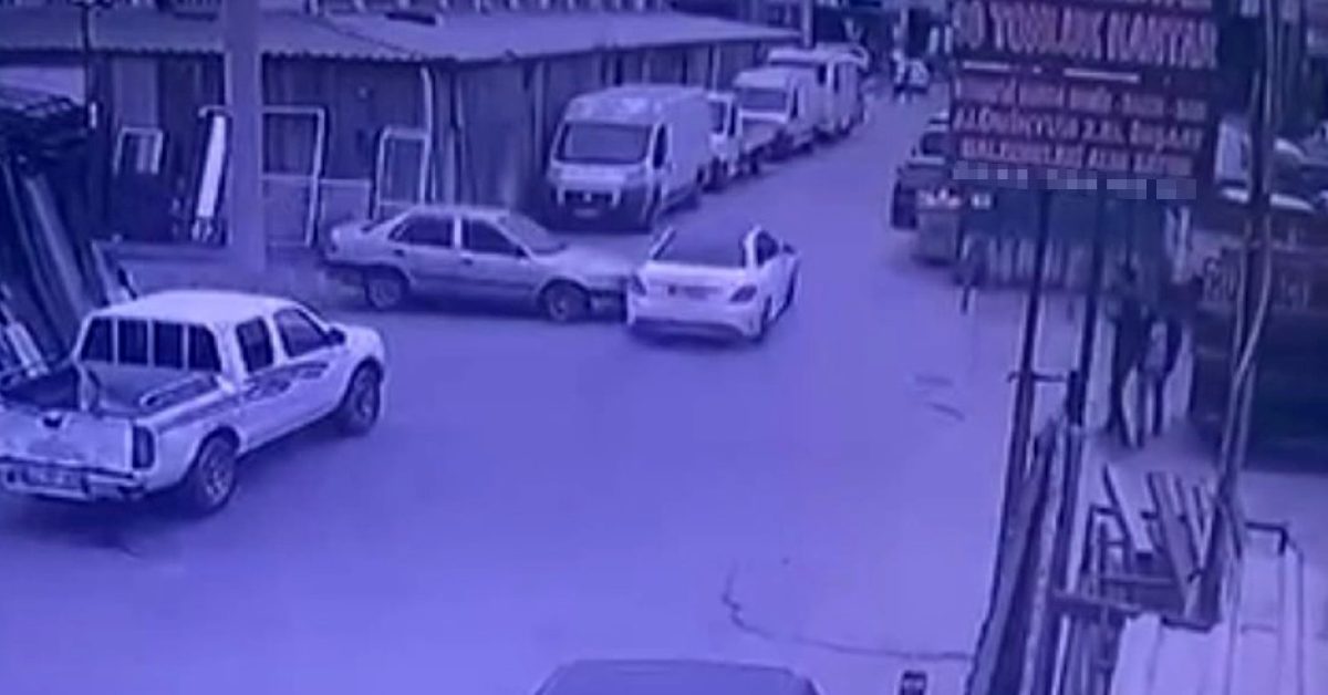 izmitte yasanan trafik kazalari esnafi tedirgin ediyor Ub3wCWbg.jpg