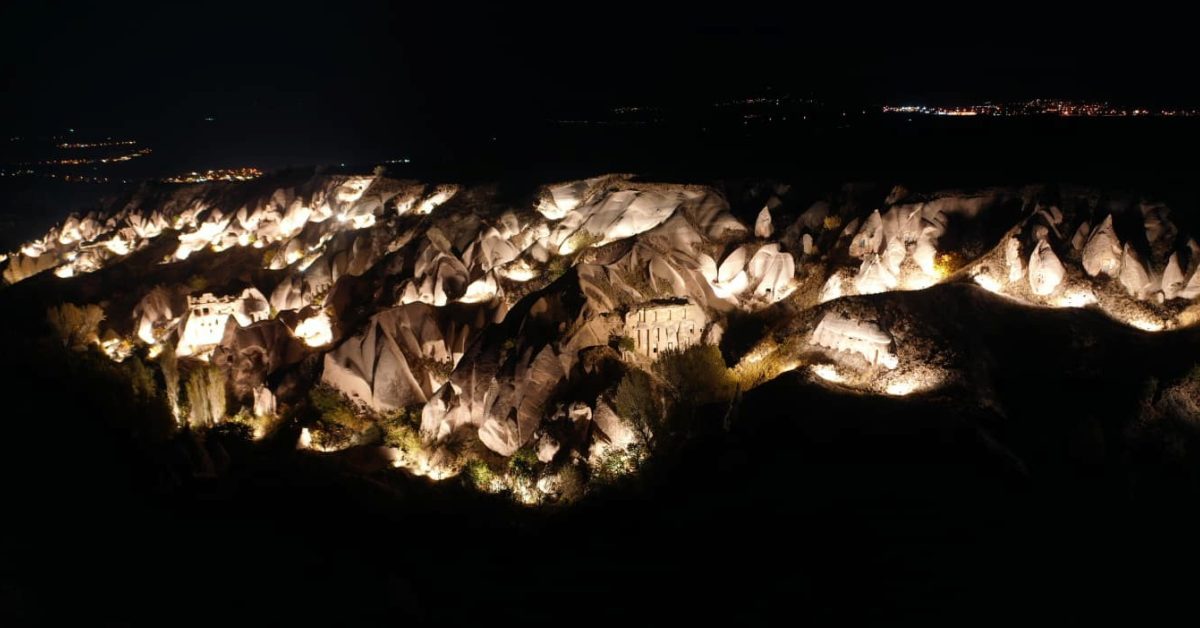 kapadokyada gece isik soleni gHBuX1Mi.jpg