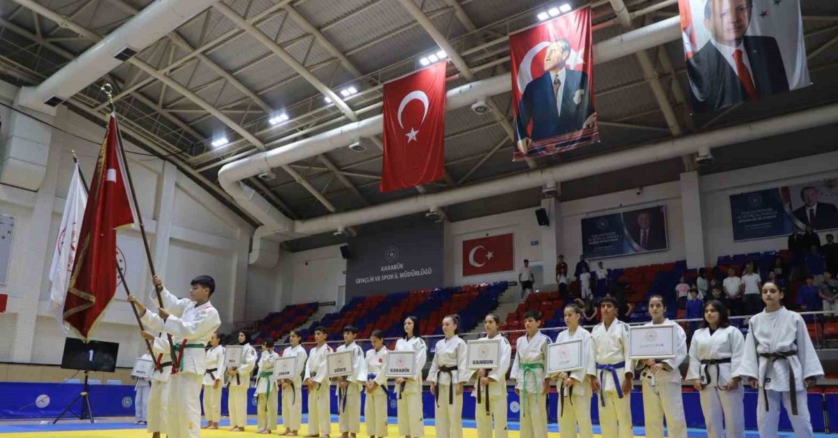 karabukte anadolu yildizlar ligi judo musabakalari basladi TzfIST8v.jpg