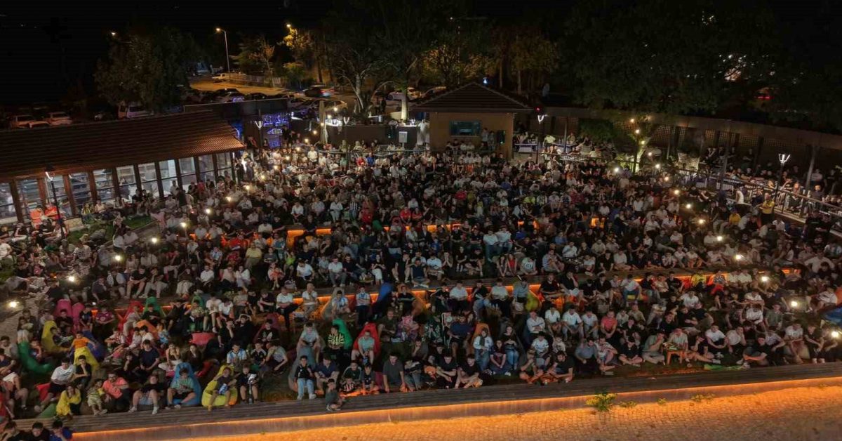 karabukte dunya kupasi coskusu yasandi LK4SE6pD.jpg