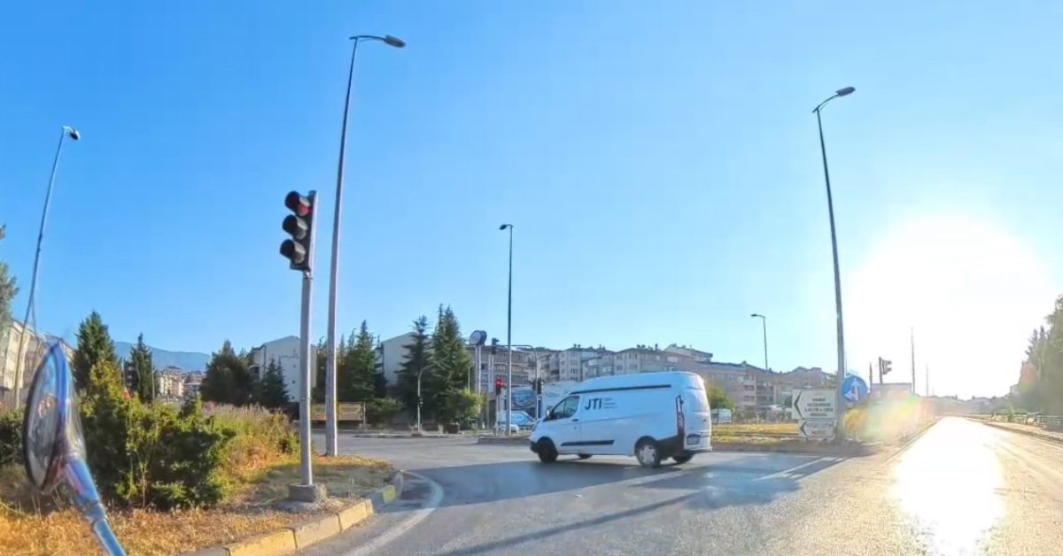 karabukte kirmizi isik ihlalleri kask kamerasina yansidi cPzHgpWt.jpg