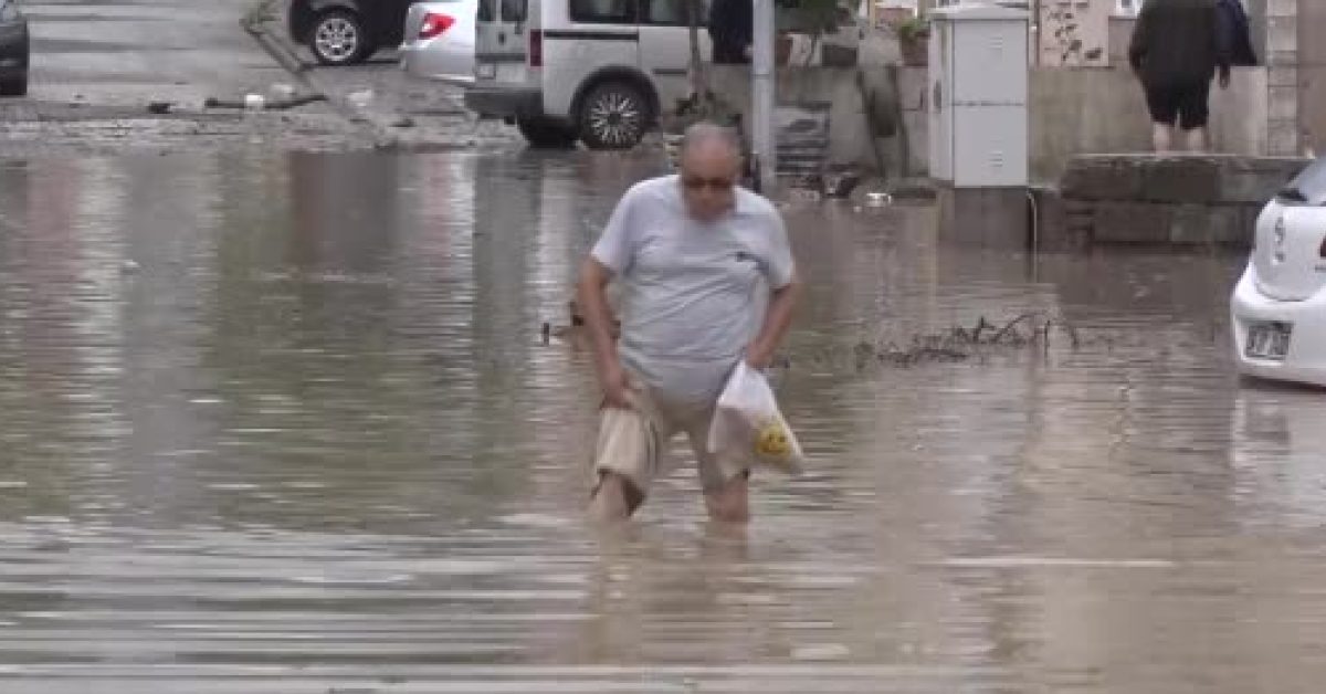 kastamonu cidede sel felaketi evler ve araclar su altinda kaldi wrWCNAzH.jpg