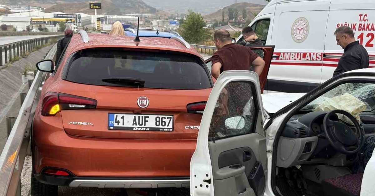 kastamonu tosyada saganak yagis sonrasi zincirleme trafik kazasi 1 olu 12 yarali Uz4R4W3d.jpg