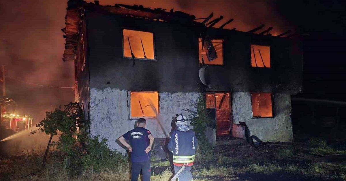 kastamonuda feci yangin engelli vatandasin evi kul oldu 5k4dem5E.jpg