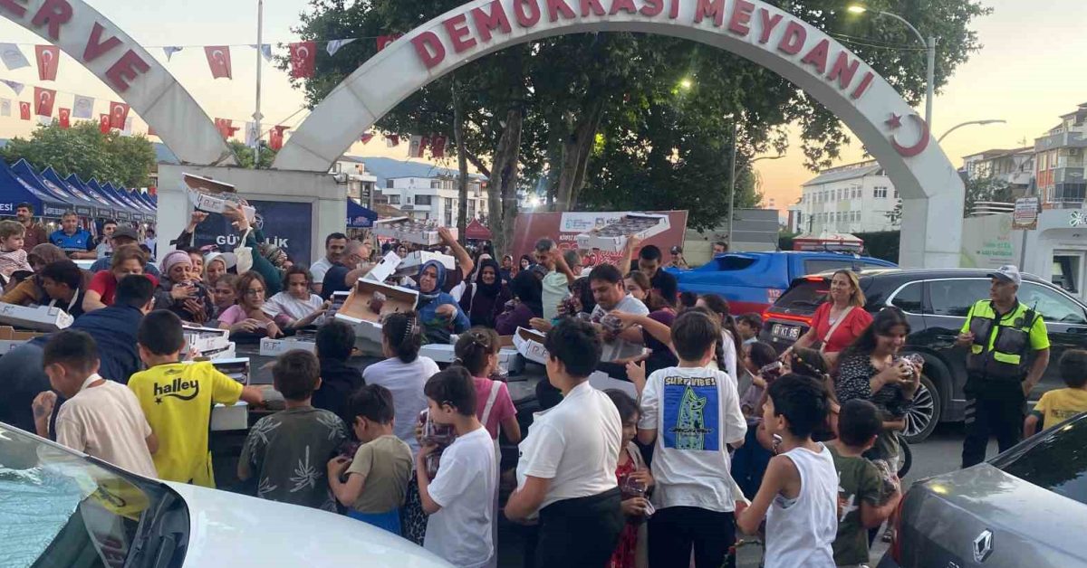 kocaeli korfezde altin kiraz festivali coskusu pA7TcTeU.jpg