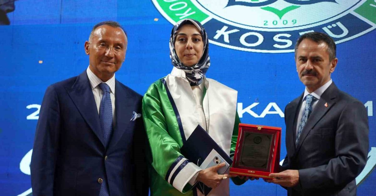 kostude mezuniyet heyecani ZXg3k4gP.jpg