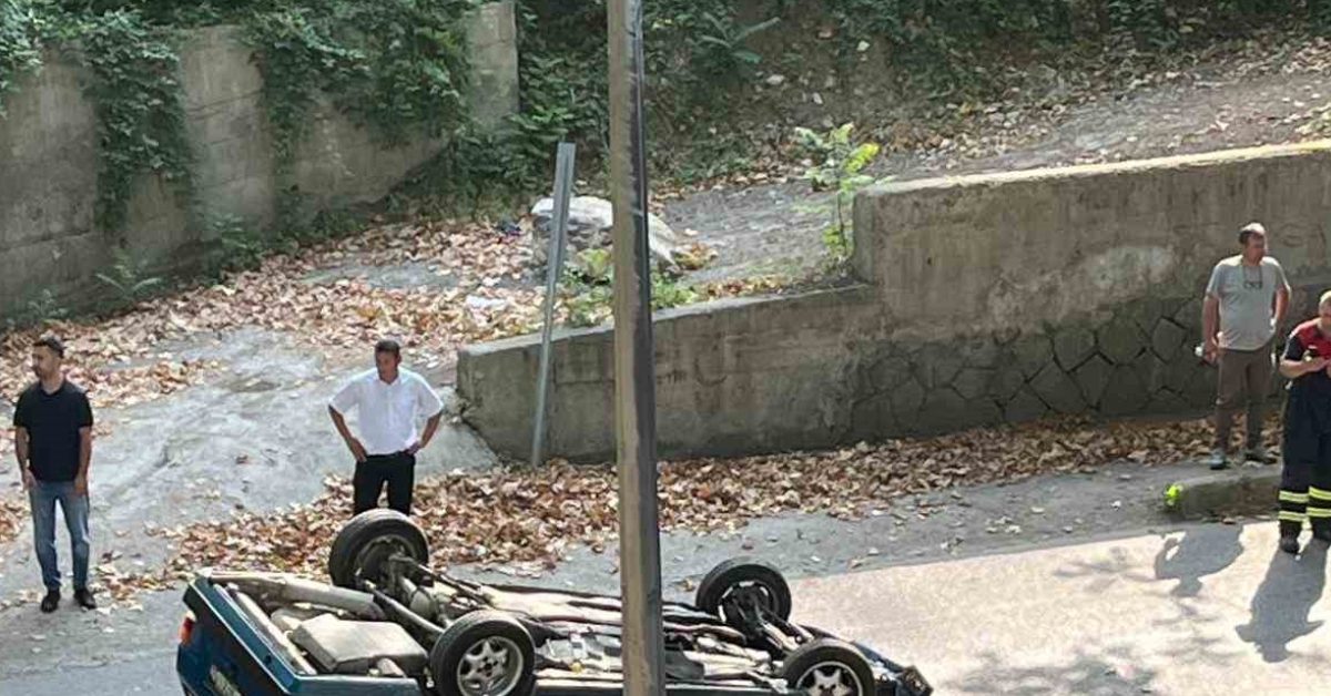 zonguldakta agaca carpan otomobil ters dondu XvSD5AHZ.jpg