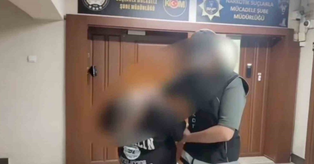 adapazarinda sok baskin yakalandi ve tutuklandi DfE1wDUt.jpg