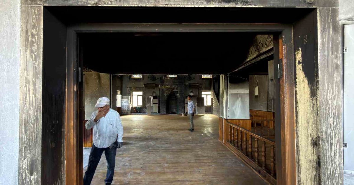 ankara sincanda cami yangini 3Q7yQOai.jpg
