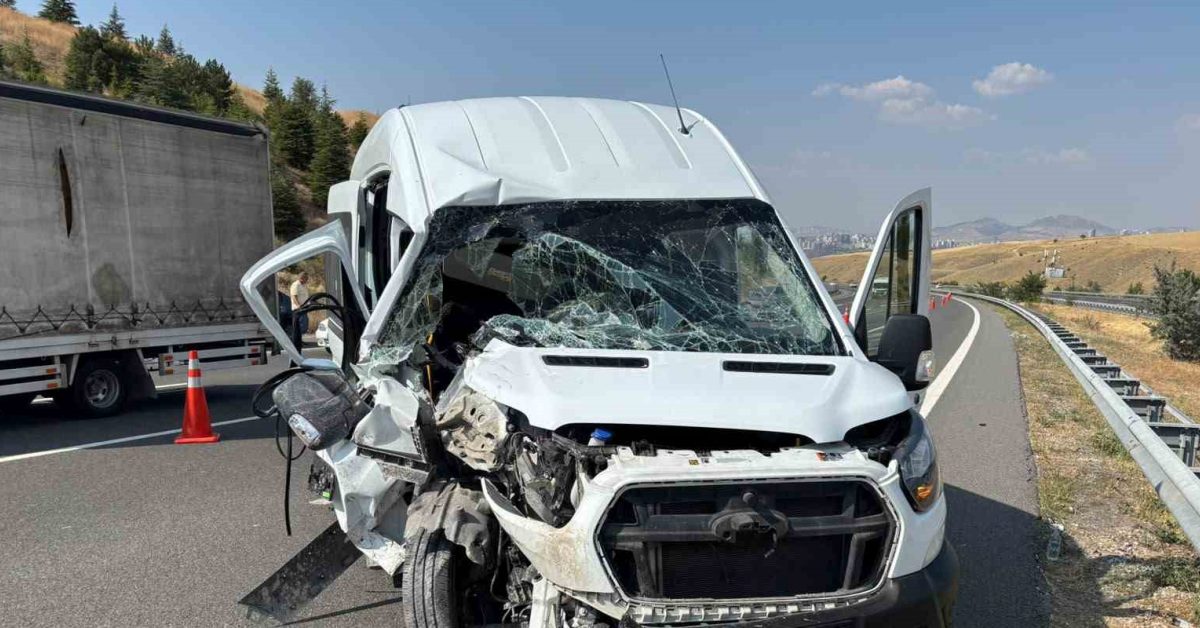 ankarada servis araci kaza yapti 1i agir 7 yarali 32WhfH3J.jpg