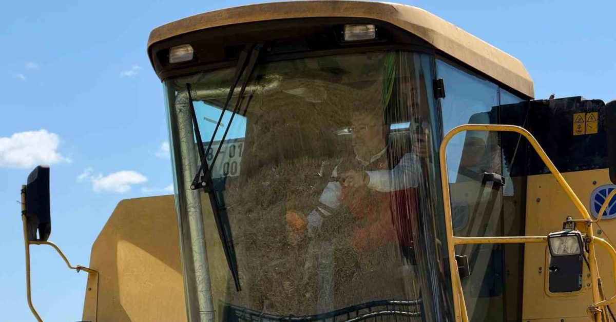 bakan yumakli karabuk eflanide hasada katildi Qlp9NgTO.jpg