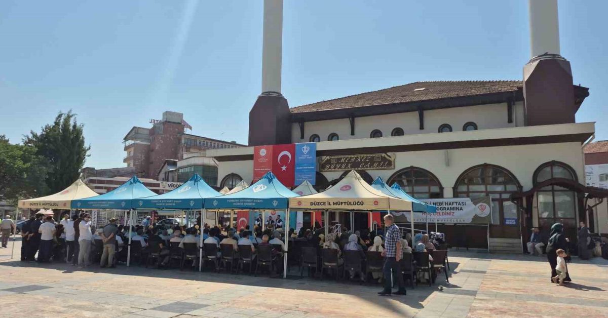 duzcede mevlid i nebi haftasi dualar ve ilahilerle basladi cjWCjuz4.jpg