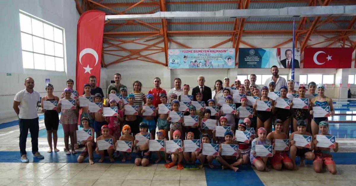 duzcede yuzme egitimi basariyla tamamlandi sertifikalar dagitildi Gntjifu9.jpg