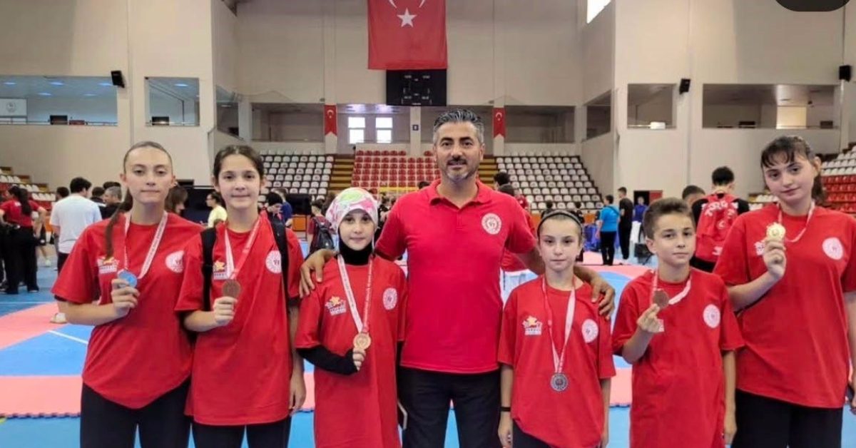 duzcenin taekwondo takimi amasyada basari sagladi Q2aDAAOz.jpg