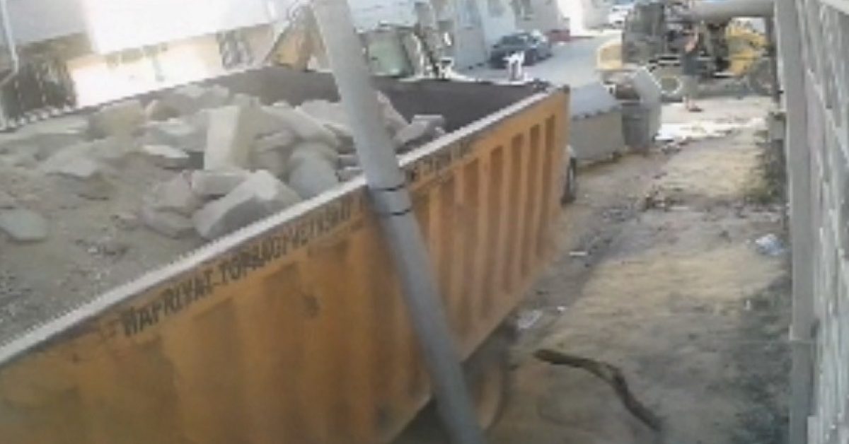 eskisehirde park halindeki kamyon cukura dustu jIK9uvH9.jpg