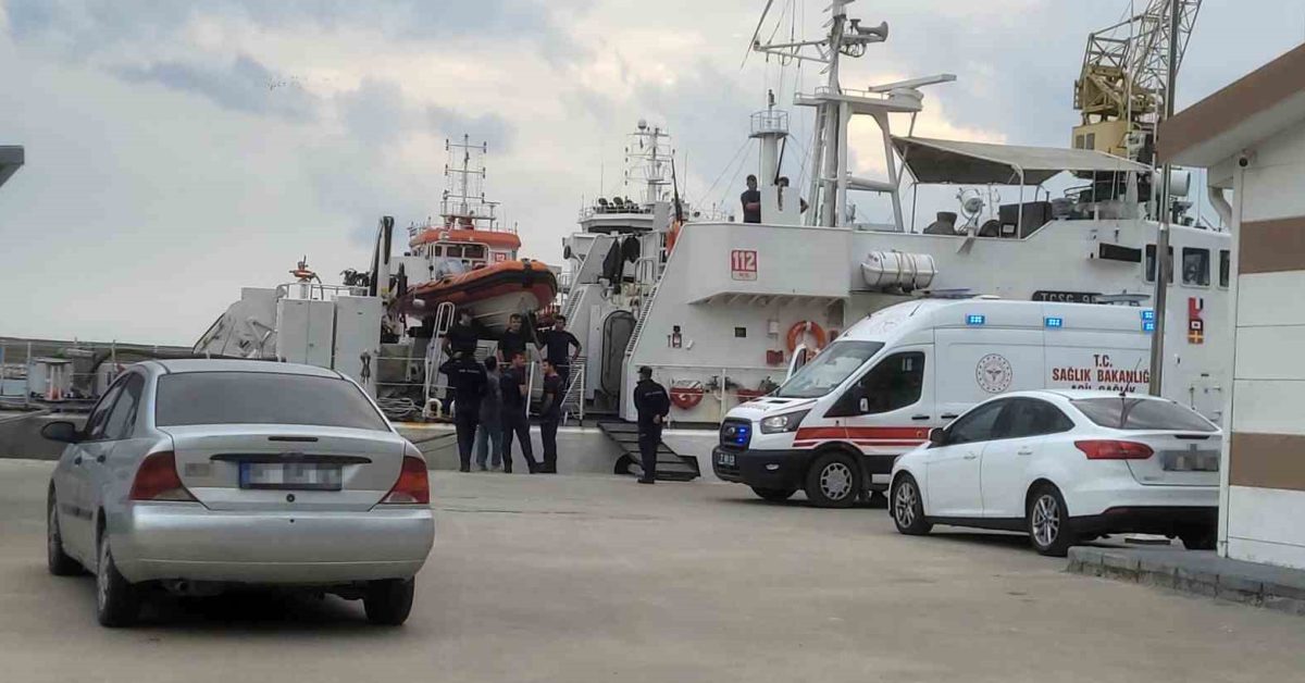 kastamonu aciklarinda 13 murettebat kurtarildi Z7vj7FAI.jpg