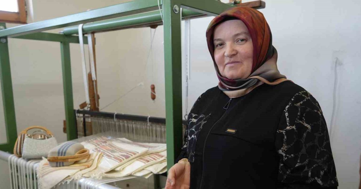 kastamonuda evinin bir odasini atolyeye cevirdi geleneksel dokumayi yasatiyor H3uM3IBt.jpg