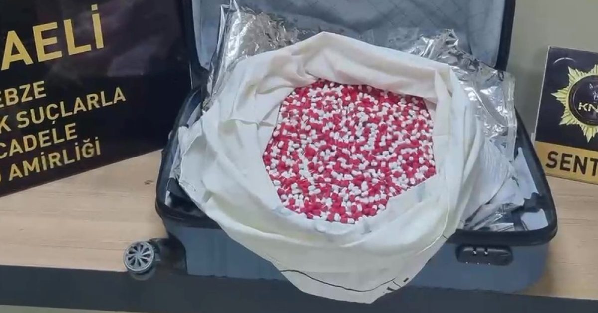 kocaeli gebzede uyusturucu operasyonu 21 bin sentetik ecza ele gecirildi 2YlUJdcV.jpg
