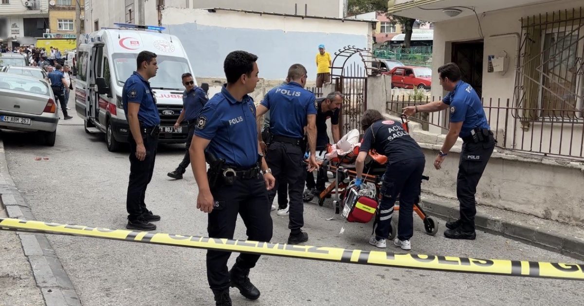 kocaeli izmitte kanli olay eski esinin kocasini vurdu ardindan kendine ates etti BpmYyyKN.jpg
