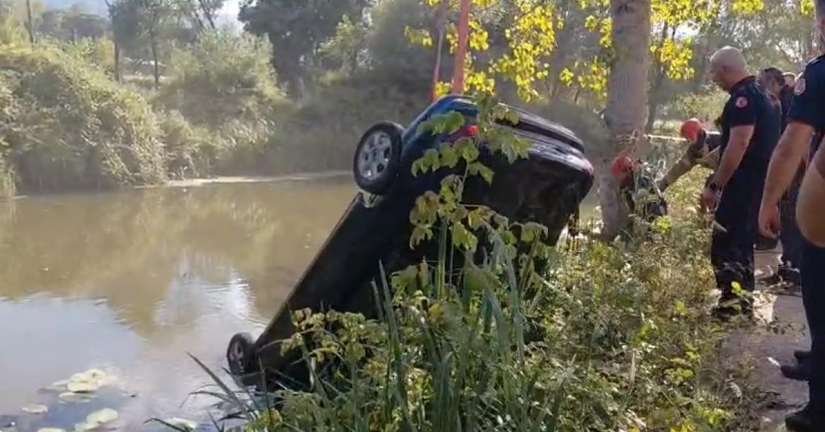 kocaeli kartepede feci kaza otomobil dereye uctu surucu hayatini kaybetti HkWUTdZg.jpg